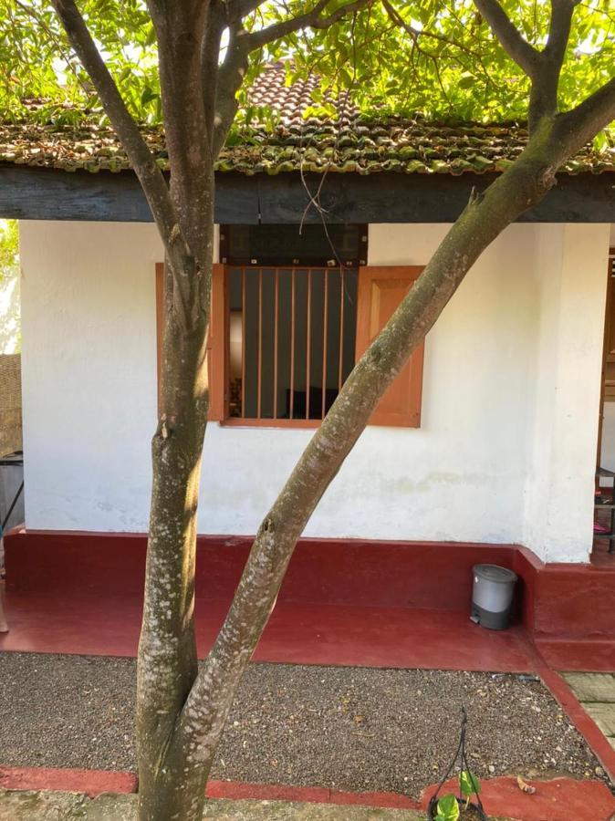 Ami Place Rooms With Kitchen Hikkaduwa Exterior photo