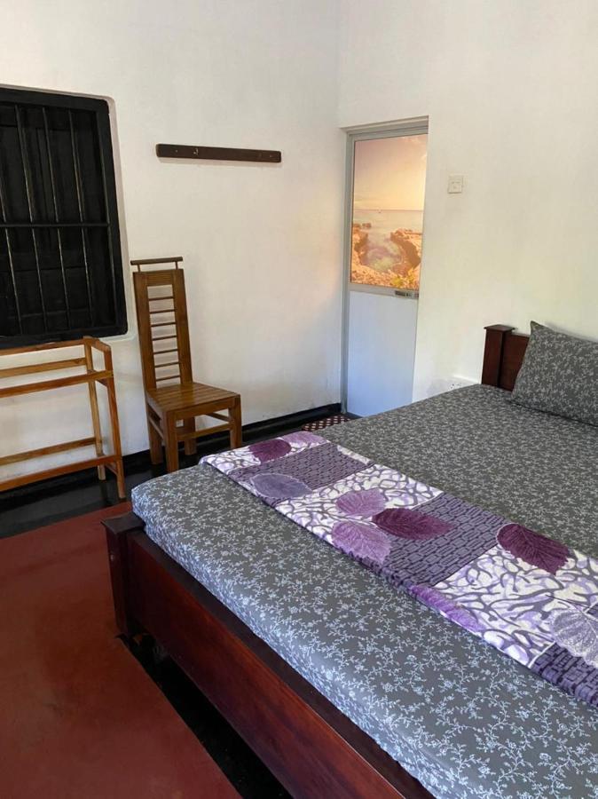Ami Place Rooms With Kitchen Hikkaduwa Exterior photo