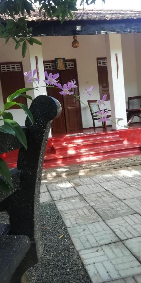 Ami Place Rooms With Kitchen Hikkaduwa Exterior photo